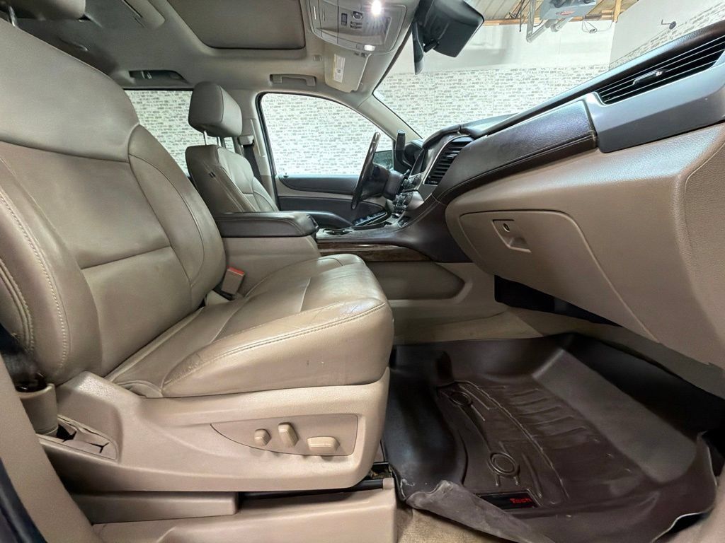 Used 2020 Chevrolet Suburban LT RWD image 12