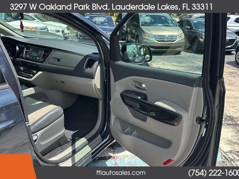 Used 2015 Kia Sedona EX FWD image 41