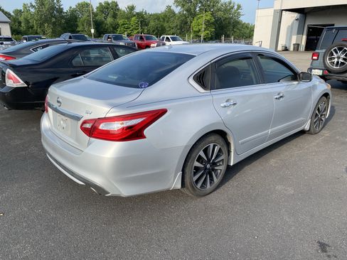 Used 2017 Nissan Altima 2.5 SV FWD image 3