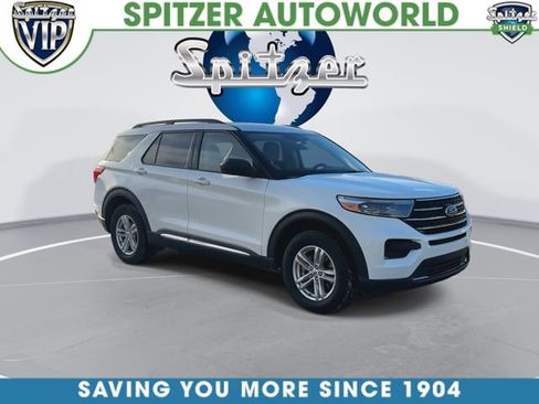 Used 2022 Ford Explorer XLT image 2