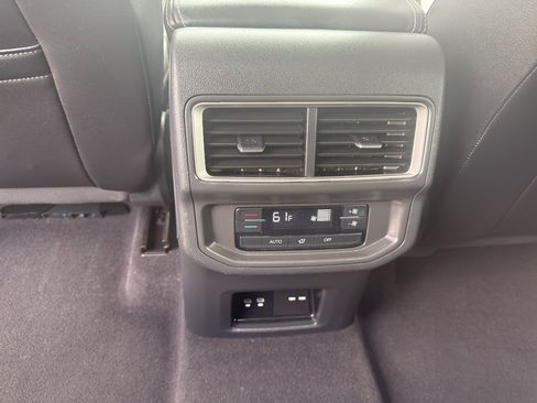 Used 2024 Volkswagen Atlas SE AWD/4WD image 31