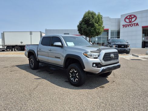 Used 2018 Toyota Tacoma TRD Off-Road w/ Technology Package AWD/4WD image 7