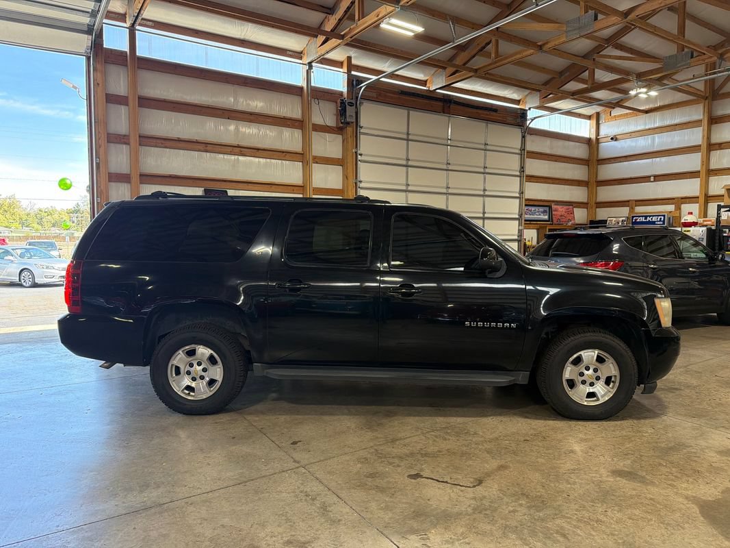 Used 2012 Chevrolet Suburban LT w/ Luxury Package AWD/4WD image 7