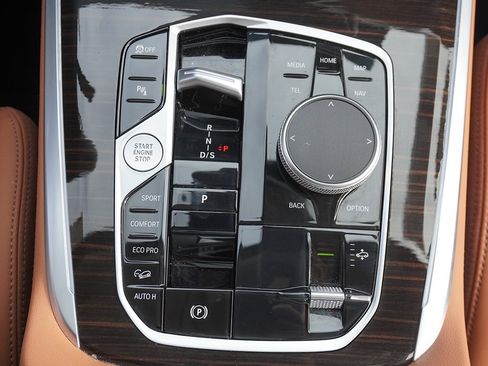 Used 2024 BMW X7 xDrive40i w/ Premium Package image 75