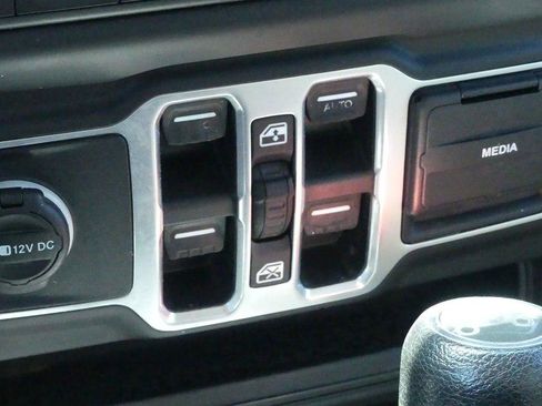 Used 2018 Jeep Wrangler Unlimited Sahara w/ LED Lighting Group AWD/4WD image 22