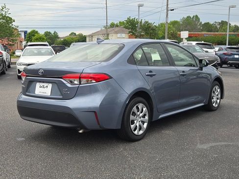 Used 2025 Toyota Corolla LE FWD image 8