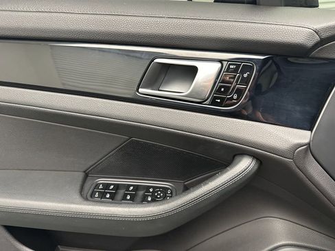 Used 2018 Porsche Panamera 4 image 27