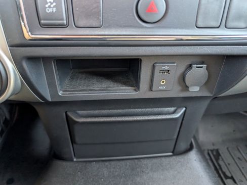 Used 2018 Nissan Titan SV image 21