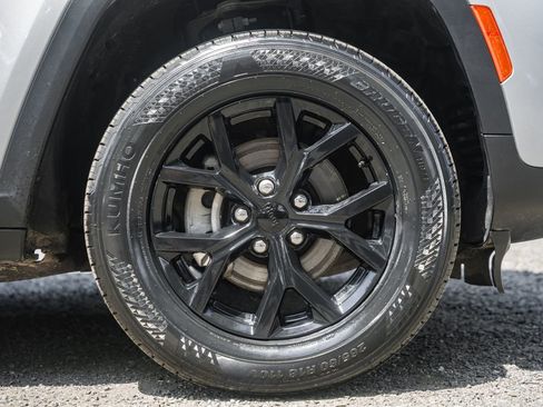 Used 2024 Jeep Grand Cherokee Altitude image 15