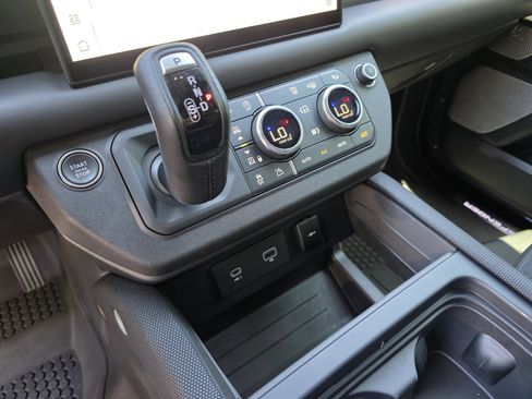 Certified 2024 Land Rover Defender 130 Outbound AWD/4WD image 24