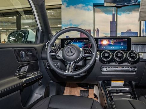 Used 2026 Mercedes-Benz GLB 250 4MATIC image 16