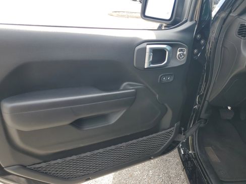 Used 2022 Jeep Wrangler Unlimited Sport image 13