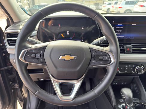 Used 2025 Chevrolet TrailBlazer LT w/ LT Cold Weather Package FWD image 12