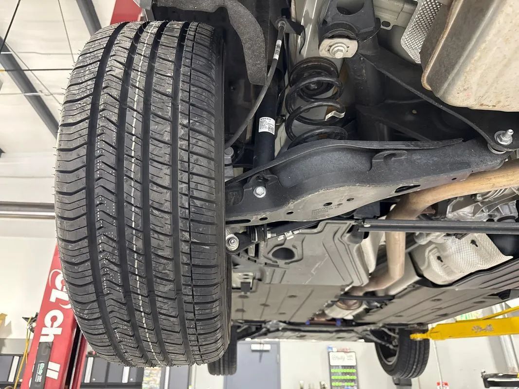 Used 2024 Volvo XC40 B5 Plus AWD/4WD image 34