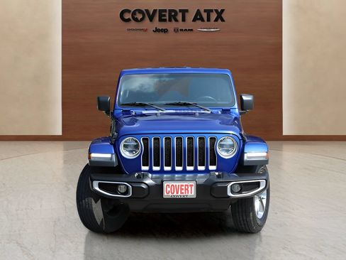 Used 2018 Jeep Wrangler Unlimited Sahara AWD/4WD image 8
