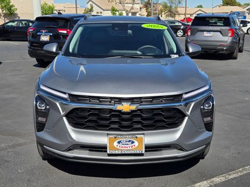 Used 2025 Chevrolet Trax LT image 8