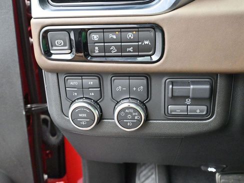 Used 2025 GMC Yukon Denali Ultimate AWD/4WD image 24