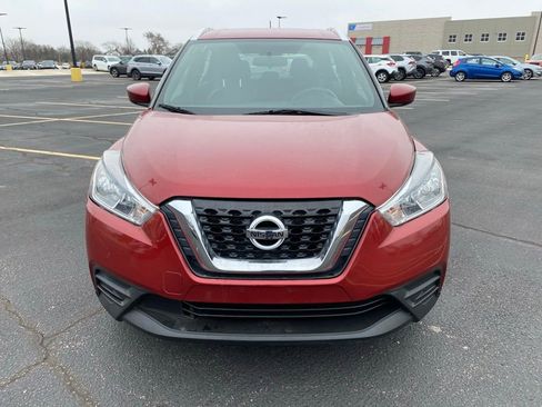 Used 2019 Nissan Kicks SV image 4