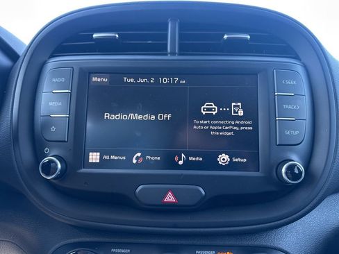 Used 2025 Kia Soul LX w/ LX Technology Package FWD image 22