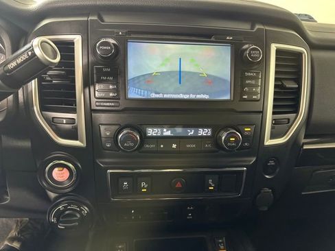 Used 2018 Nissan Titan XD image 22