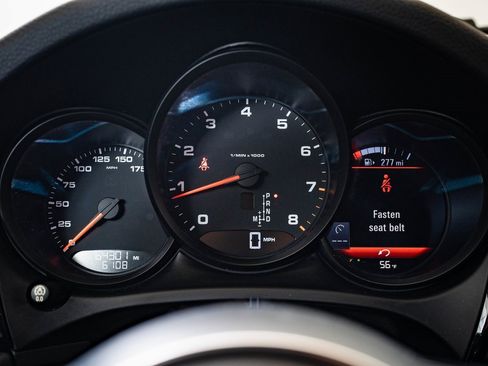 Certified 2018 Porsche Macan image 33