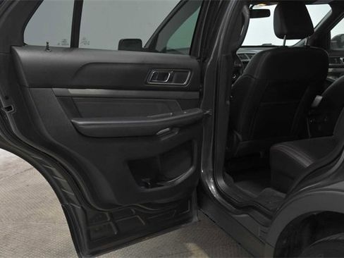 Used 2019 Ford Explorer XLT image 26