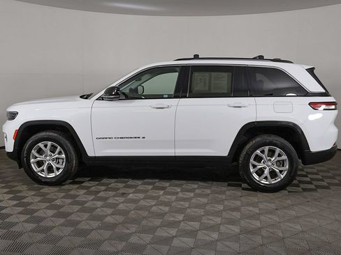 Used 2023 Jeep Grand Cherokee Limited AWD/4WD image 19