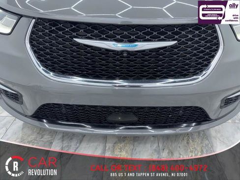 Used 2021 Chrysler Pacifica Touring-L image 51