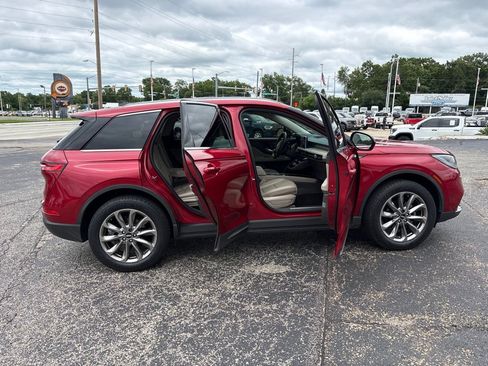 Used 2022 Lincoln Corsair FWD w/ Premium Package image 8