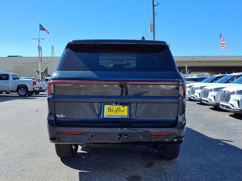 New 2026 Lincoln Navigator Premiere AWD/4WD image 5