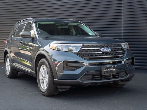 Used 2023 Ford Explorer XLT AWD/4WD image 26