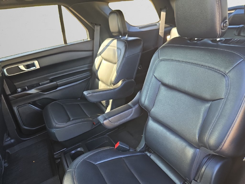 Used 2020 Ford Explorer XLT w/ Equipment Group 202A AWD/4WD image 15
