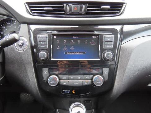 Used 2021 Nissan Rogue Sport SV AWD/4WD image 19