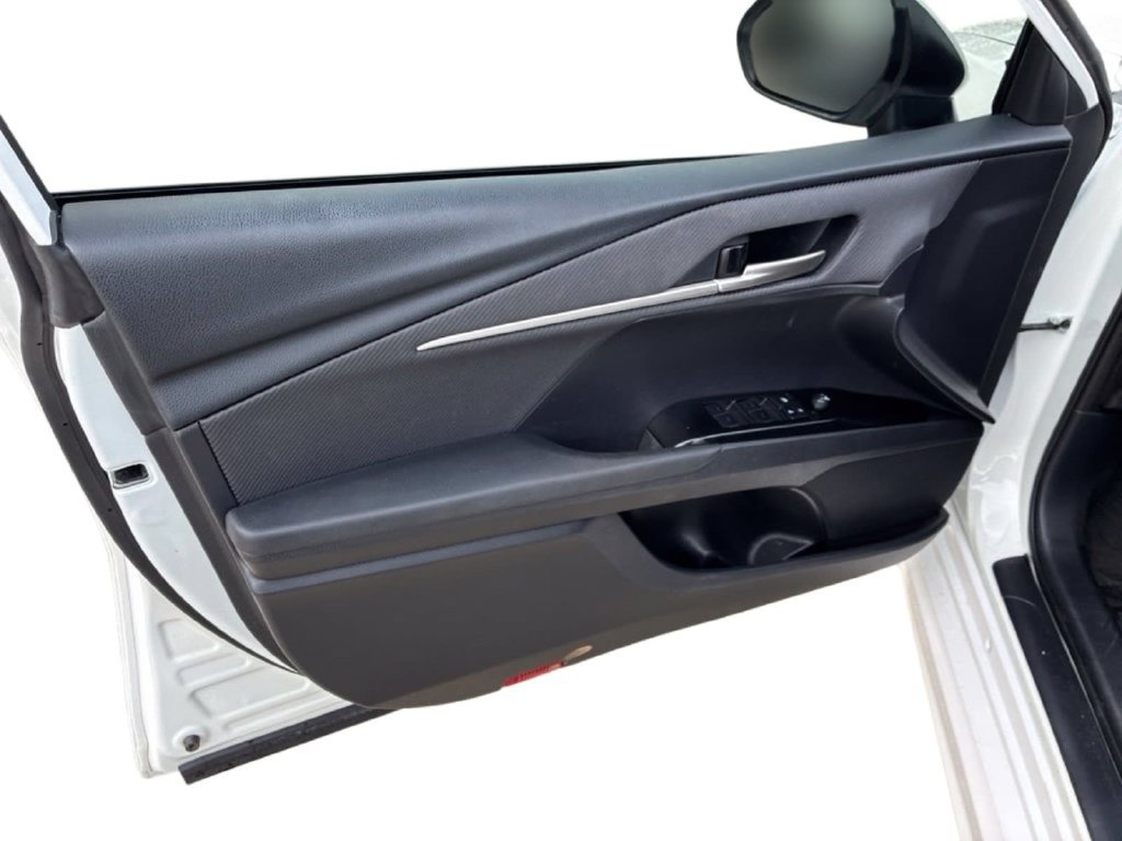 Used 2025 Toyota Camry SE w/ Convenience Package FWD image 19