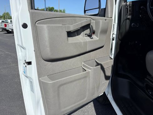 Used 2022 Chevrolet Express 2500 w/ Driver Convenience Package RWD image 11