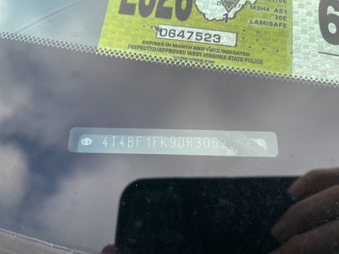 Used 2013 Toyota Camry XLE w/ Leather Pkg image 10