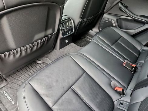 Certified 2026 Porsche Macan AWD/4WD image 16