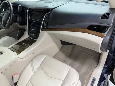 Used 2019 Cadillac Escalade Luxury RWD image 10