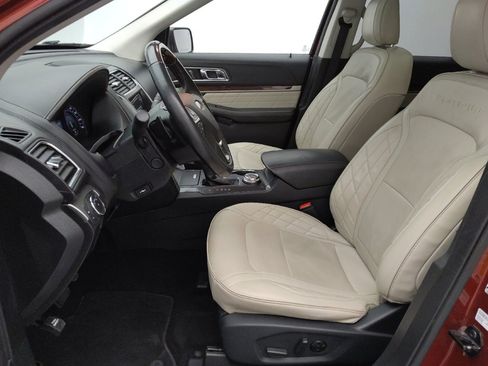 Used 2019 Ford Explorer Platinum image 17
