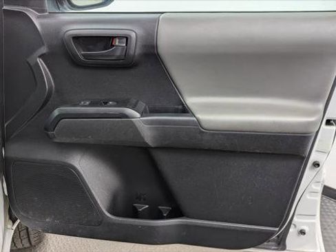 Used 2022 Toyota Tacoma SR image 17