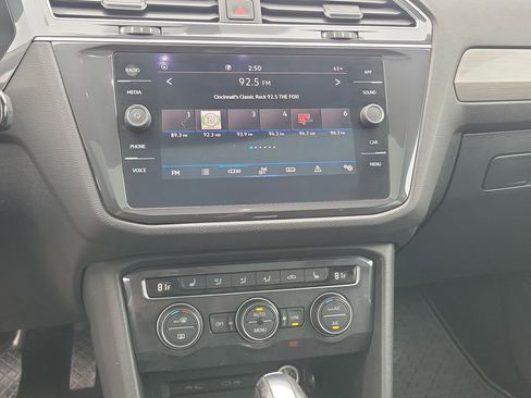 Used 2021 Volkswagen Tiguan SE image 27