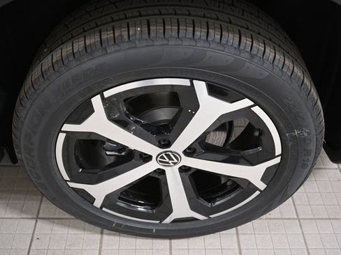 New 2026 Volkswagen Tiguan SE AWD/4WD image 17