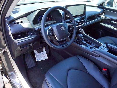 Certified 2026 Toyota Grand Highlander AWD image 9