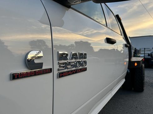 Used 2018 RAM 3500 Tradesman w/ Chrome Appearance Group RWD image 14