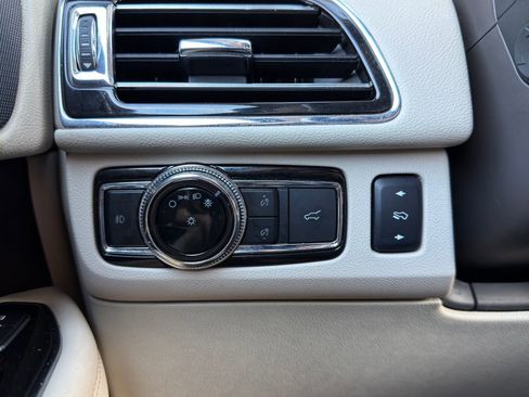 Used 2018 Lincoln Navigator Select w/ Cargo Package image 22