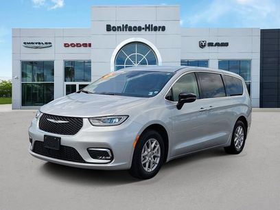 Used 2024 Chrysler Pacifica Touring-L