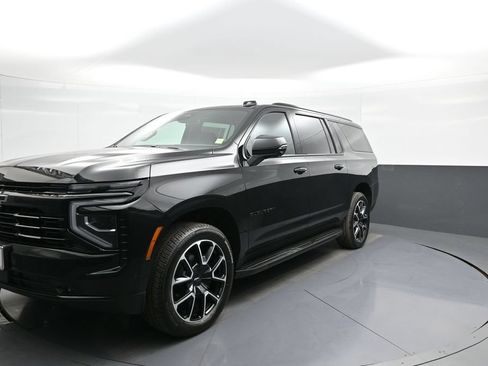 Used 2026 Chevrolet Suburban RST w/ Comfort Package AWD/4WD image 1