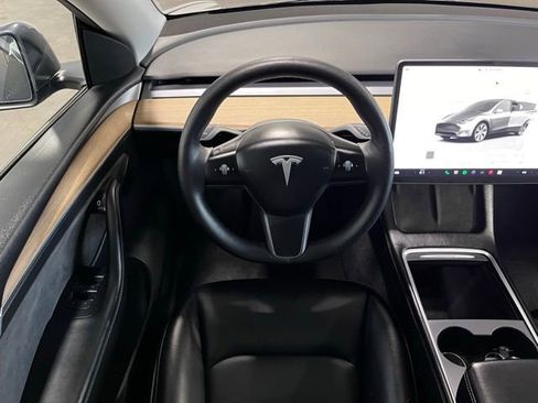 Used 2023 Tesla Model Y Long Range AWD/4WD image 18