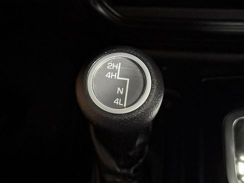 Used 2022 Jeep Gladiator Sport AWD/4WD image 38