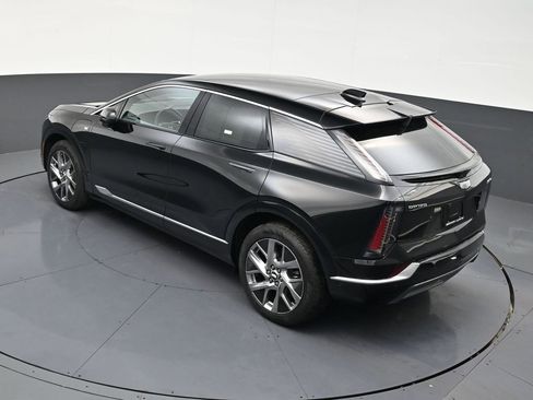Used 2025 Cadillac Optiq Luxury 1 image 14